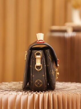 Louis Vuitton Pochette Metis East West bag